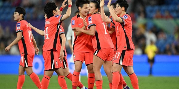 FB体育登录入口-3-0！3-0！女足亚洲杯首个8强无限诞生，中国队冲四强传来好消息