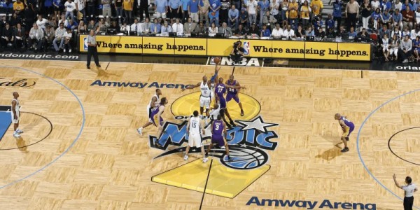 FB体育登录入口-怀旧经典！NBA官方分享2005年-2009年总决赛金杯LOGO地板